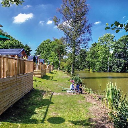 Upton Lakes Lodges คัลลัมป์ตัน ภายนอก รูปภาพ